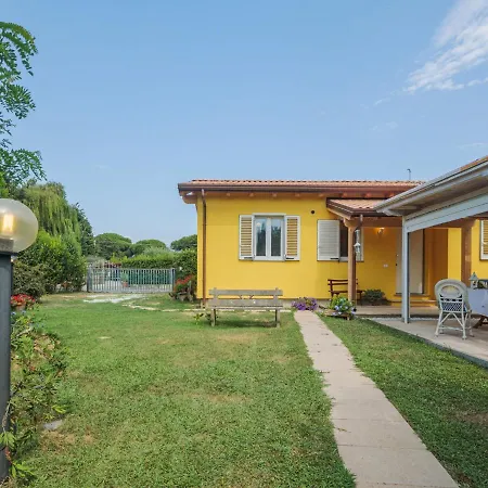 Casina Del Sole By Interhome Holiday home Lido di Camaiore