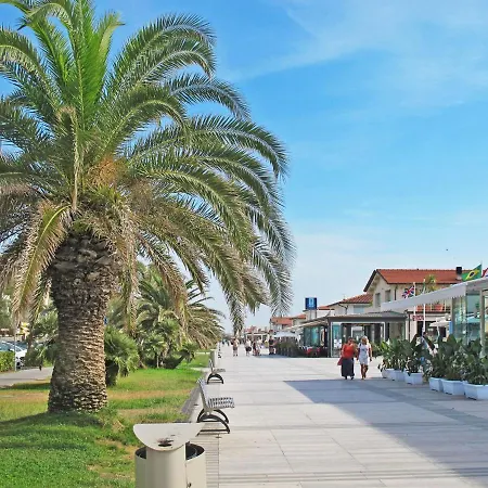 Casina Del Sole By Interhome Holiday home Lido di Camaiore