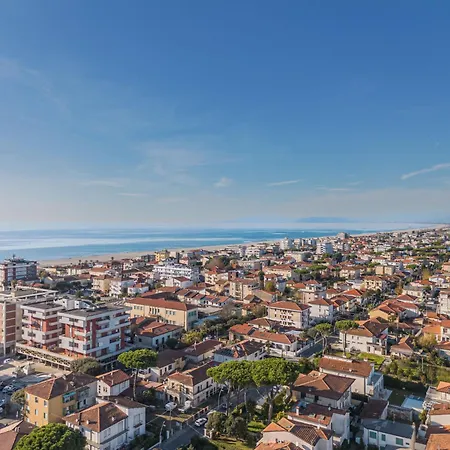 Holiday home Casina Del Sole By Interhome Lido di Camaiore